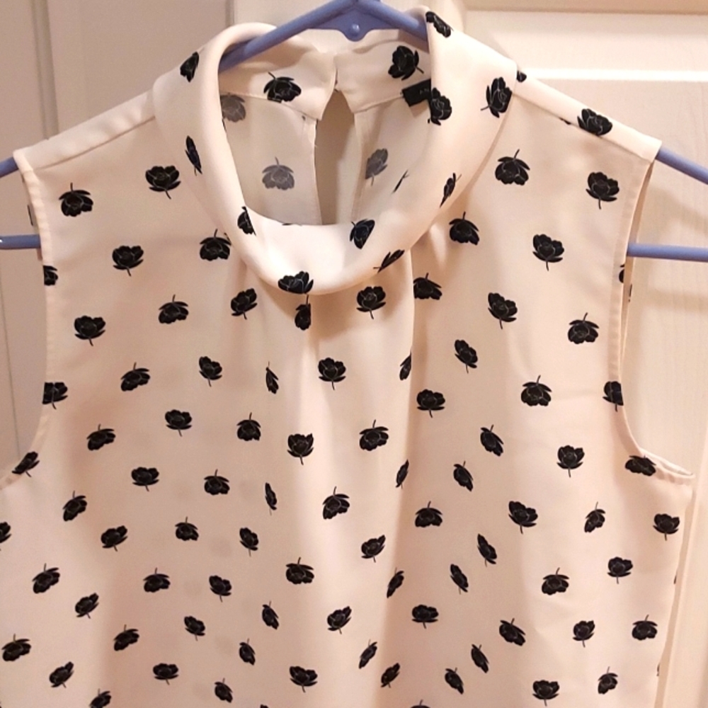 Ann Taylor black and white floral shell